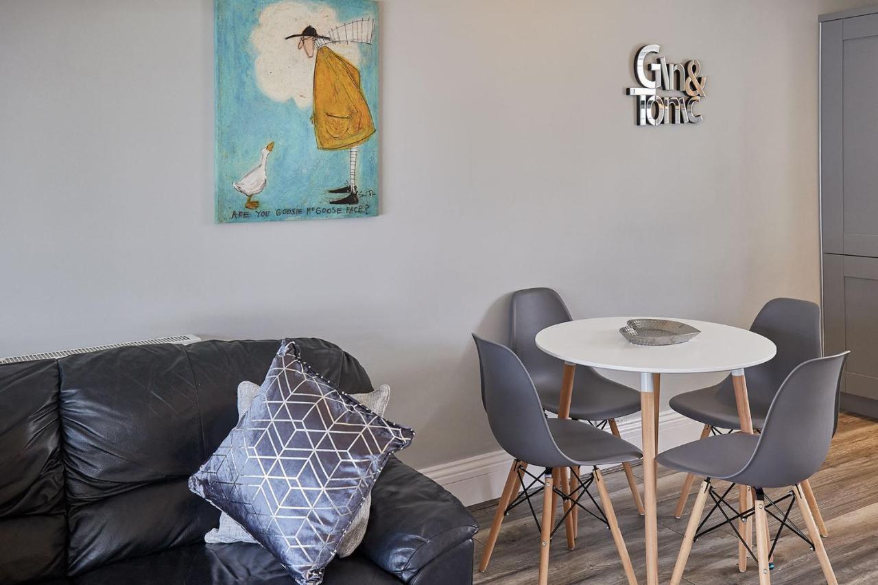 Apartment 4, Khyber Lodge Apartment ウィットビー エクステリア 写真